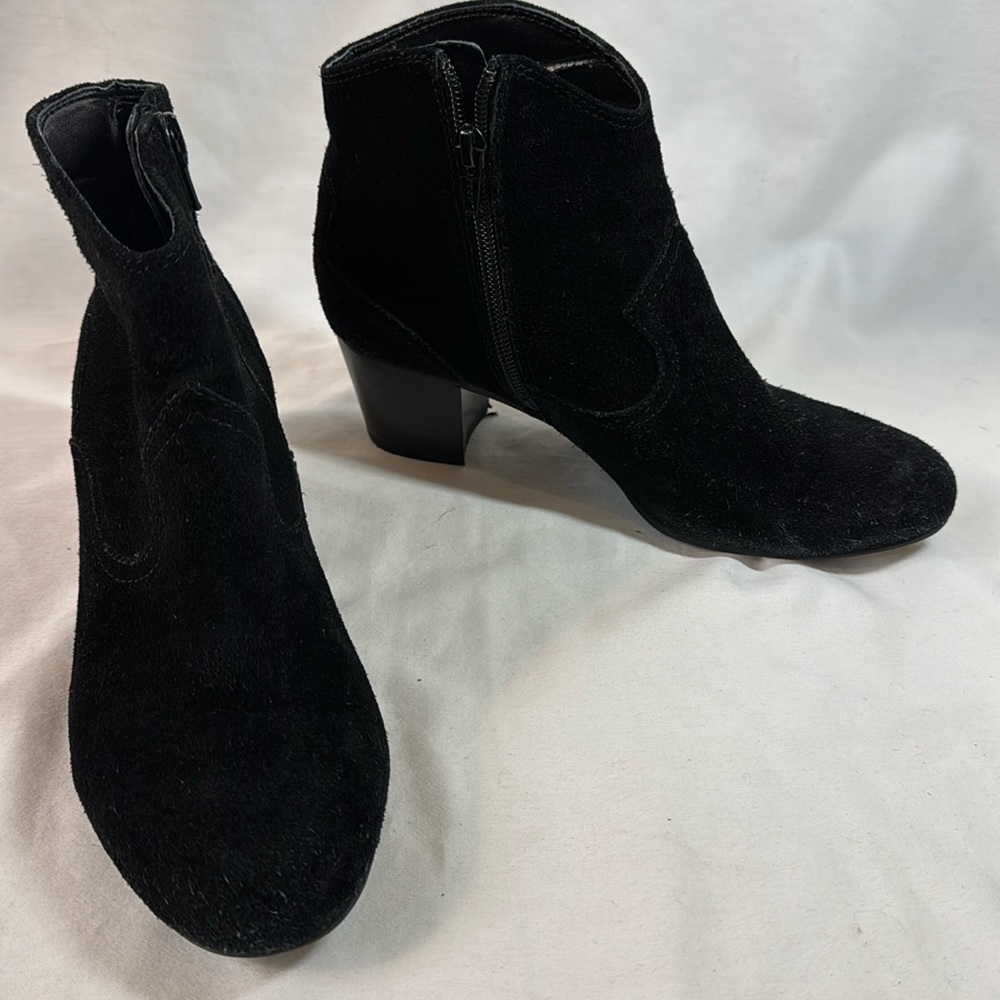 Antonio Melani black suede ankle boots. Size 6. Leather uppers, balance manmade